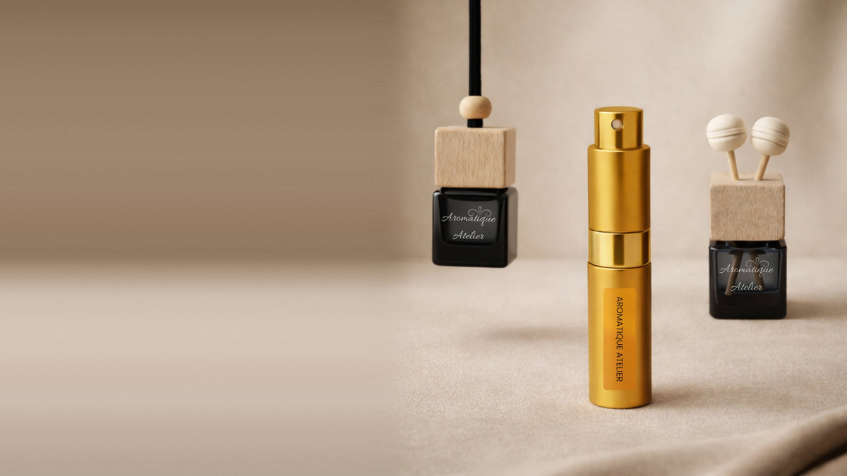 Gouden parfumflacon met twee autoparfums van Aromatique Atelier